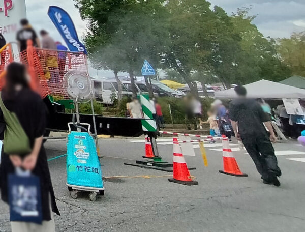 竹花組ブース乗車体験にて暑さ対策のミスト扇風機