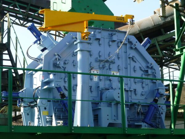 砕石工場入替機械その①