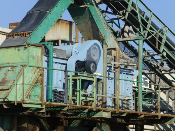 砕石工場入替機械その2