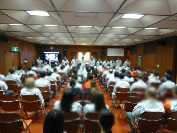 新入社員のあいさつ。