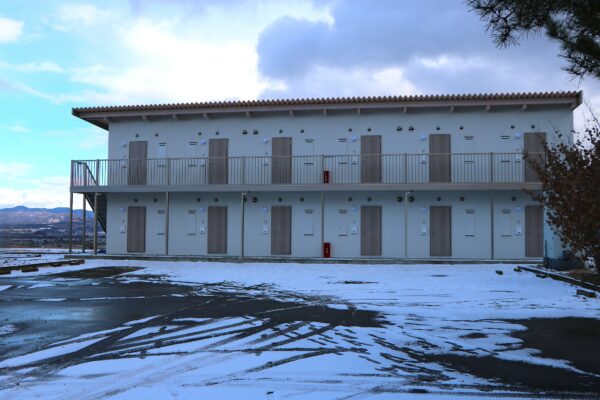 新築共同住宅の外観。