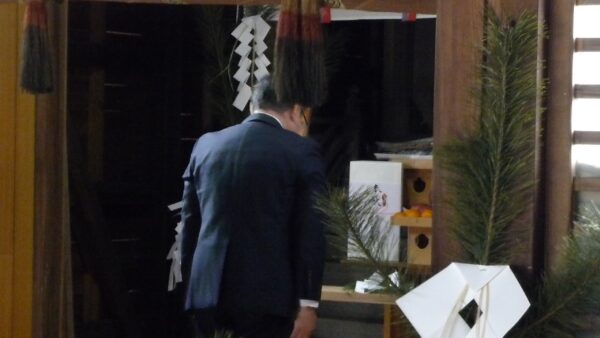 竹花組代表取締役社長が安全祈願をお祈りしている様子の画像