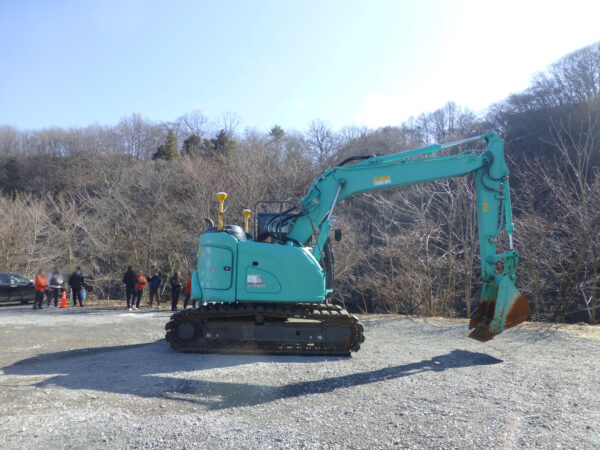 最新ICT建機COBELCOバックホウの全体像。
