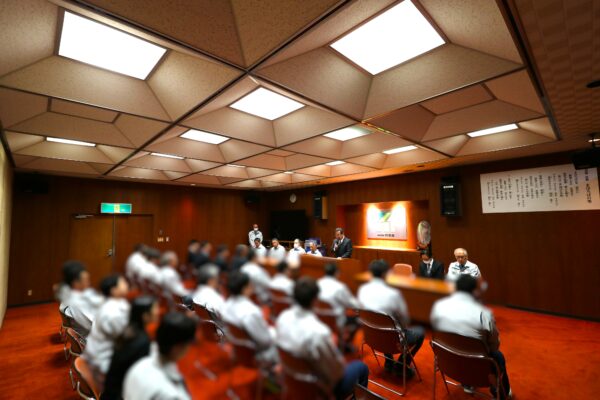 入社式&辞令交付式の全体の様子。